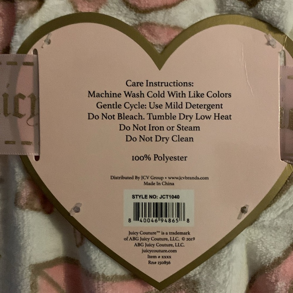 Juicy Couture Over-Sized Throw 50" x 70" - NWT - Picture 5 of 5